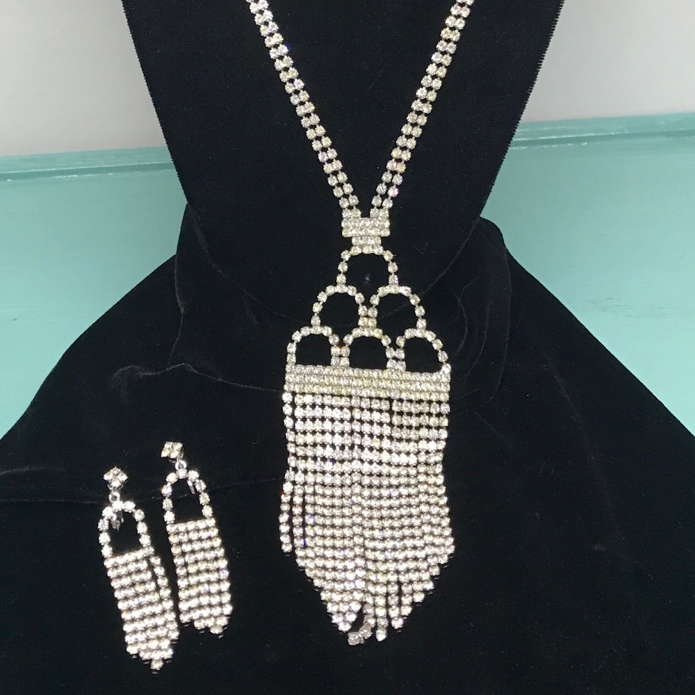 Vintage Long Statementt Rhinestone Necklace